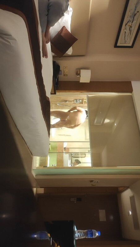 农场熟女刚入职就勾搭小鲜肉 肉感肥臀骑乘后入狂抽猛插 终于吃到嫩草滋味!