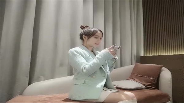 深夜私会高颜值气质妹，爆操嫩穴狂射不止